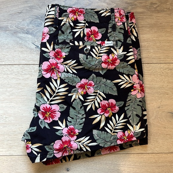 Levi’s Tropical Print Mens Short Festival Shorts in Size 38 - Picture 2 of 6